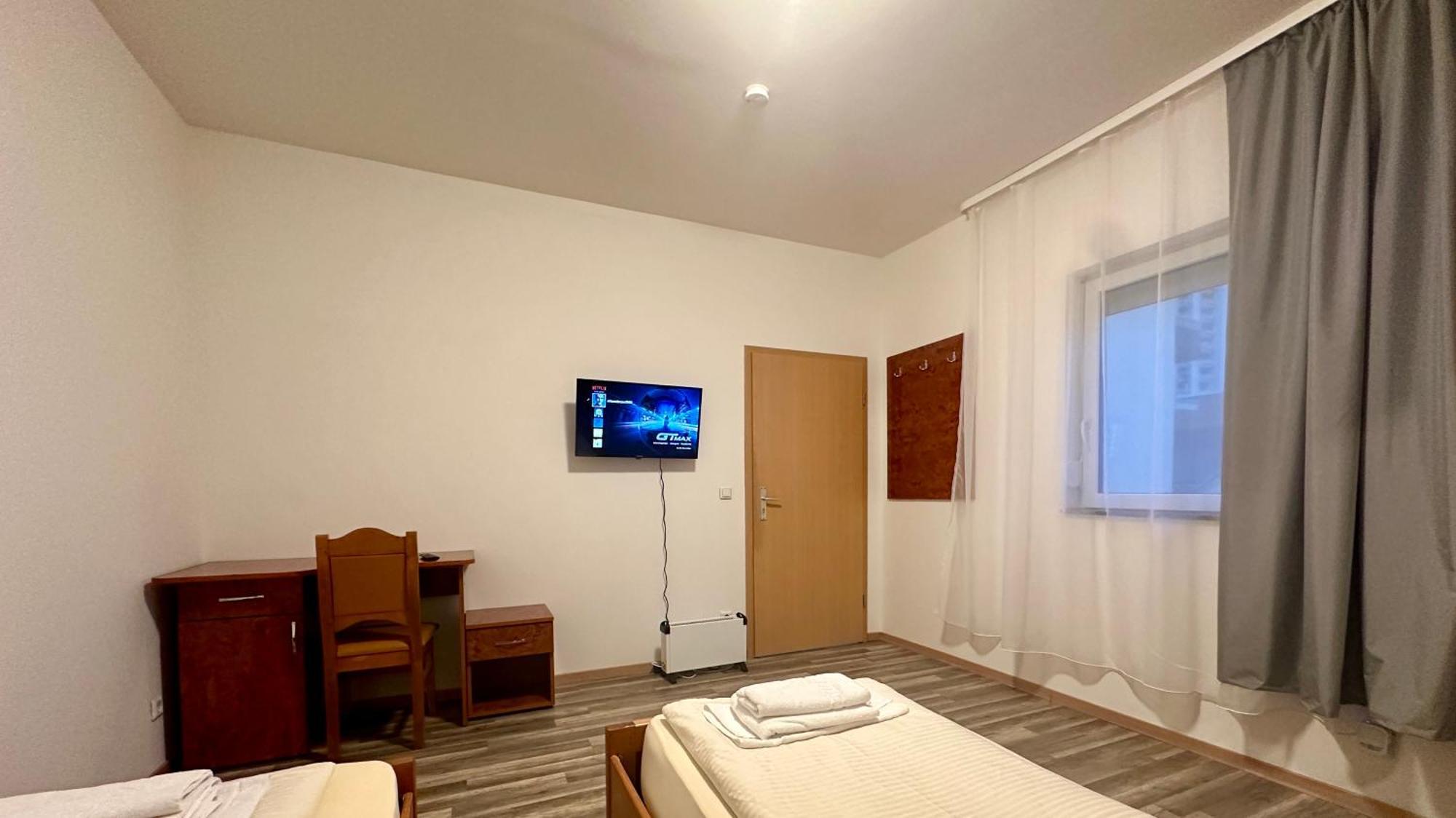 Schoene Hostel Mit Eigene Parking Netflix Youtube Нюрнберг Екстериор снимка